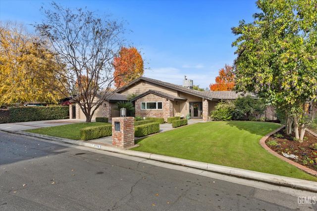 6500 Mount Rainier Drive, Bakersfield, CA 93309