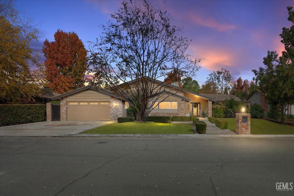 6500 Mount Rainier Drive, Bakersfield, CA 93309