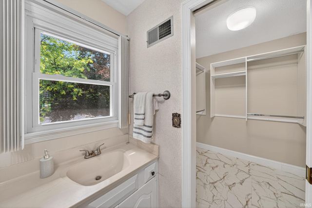 1765 N Bay Drive, Elkhart, IN 46514