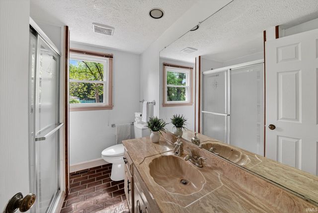 1765 N Bay Drive, Elkhart, IN 46514