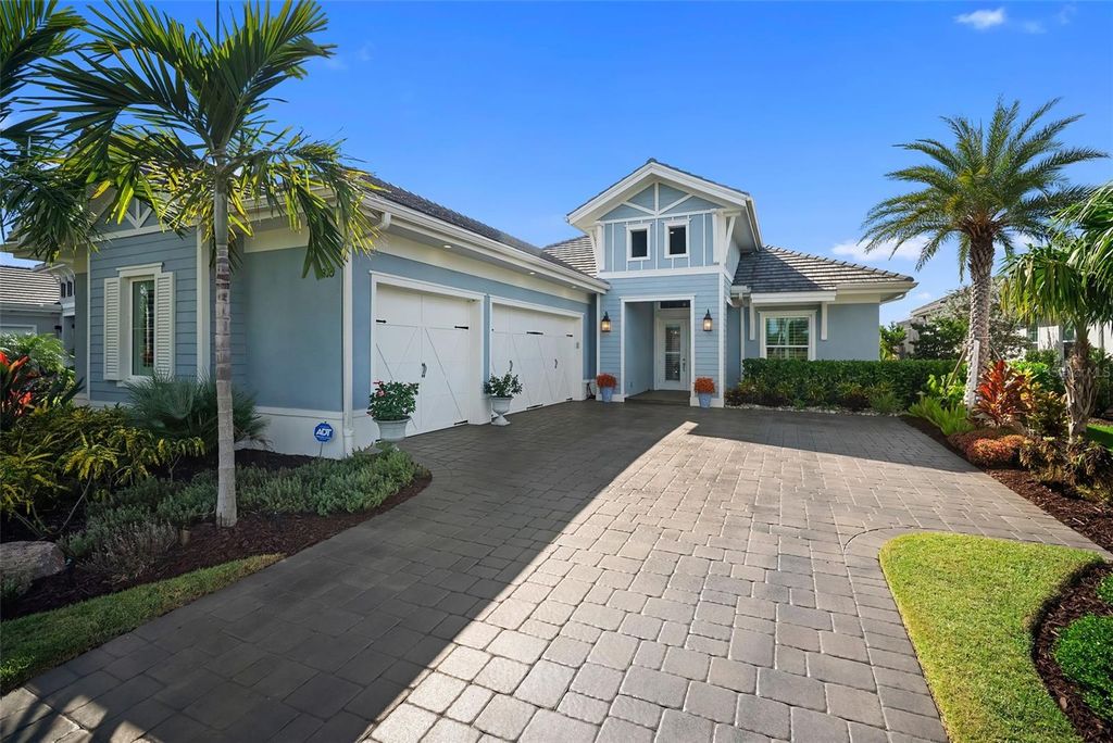 Image 3 of property listing at 8315 PAVIA WAY, Bradenton, FL 34202