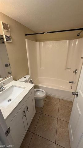2680 Park Windsor DR 503, Fort Myers, FL 33901