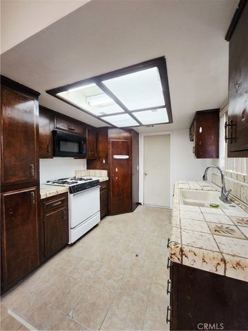 12850 Bermuda Dunes Drive, Victorville, CA 92395