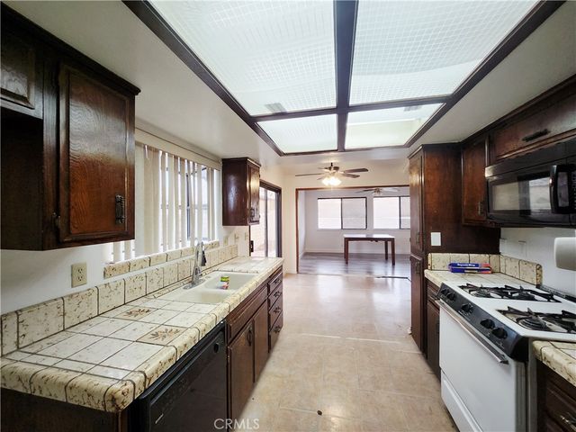 12850 Bermuda Dunes Drive, Victorville, CA 92395