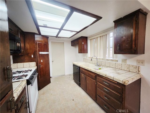 12850 Bermuda Dunes Drive, Victorville, CA 92395