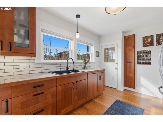 2605 Se Woodward St, Portland, OR 97202