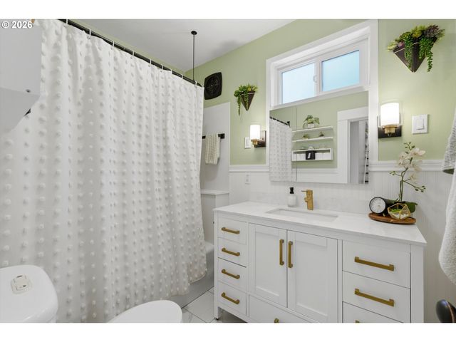 2605 Se Woodward St, Portland, OR 97202