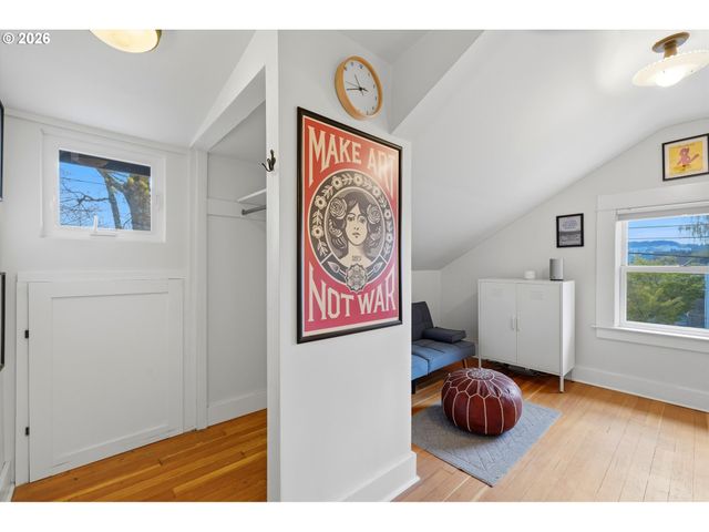 2605 Se Woodward St, Portland, OR 97202