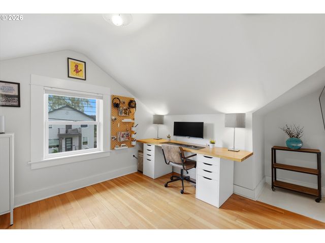 2605 Se Woodward St, Portland, OR 97202