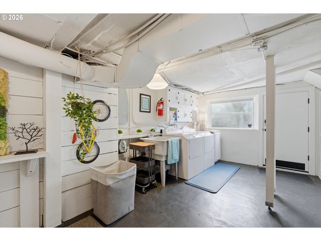 2605 Se Woodward St, Portland, OR 97202