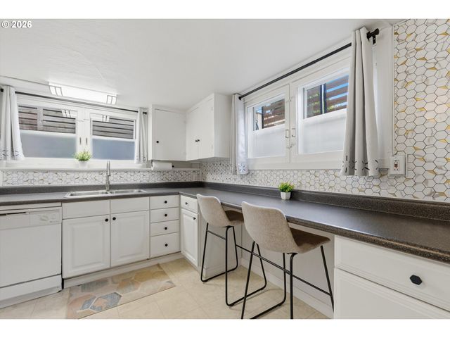 2605 Se Woodward St, Portland, OR 97202