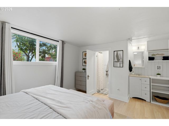 2605 Se Woodward St, Portland, OR 97202