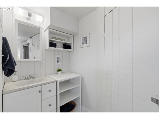 2605 Se Woodward St, Portland, OR 97202