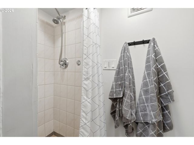 2605 Se Woodward St, Portland, OR 97202