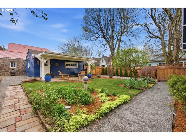 2605 Se Woodward St, Portland, OR 97202