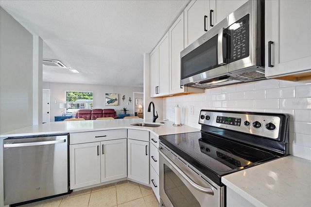 920 MYRTLE AVENUE, Venice, FL 34285