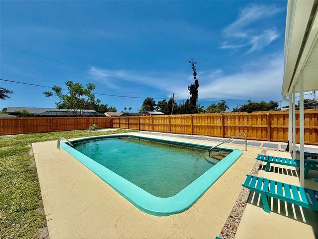 920 MYRTLE AVENUE, Venice, FL 34285