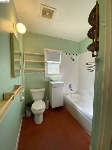 2814 Roosevelt Ave, Richmond, CA 94804