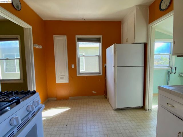 2814 Roosevelt Ave, Richmond, CA 94804