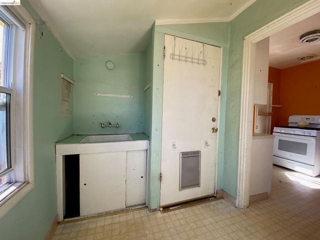 2814 Roosevelt Ave, Richmond, CA 94804