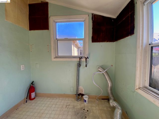 2814 Roosevelt Ave, Richmond, CA 94804