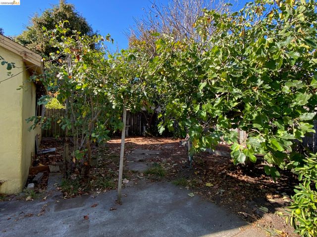 2814 Roosevelt Ave, Richmond, CA 94804