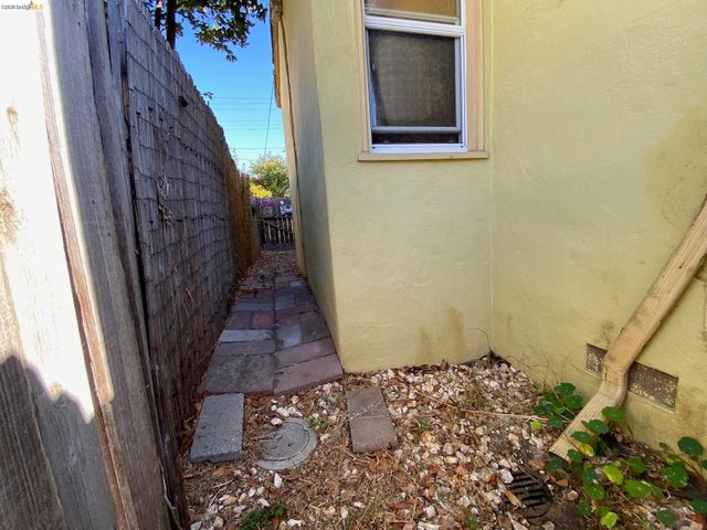 2814 Roosevelt Ave, Richmond, CA 94804