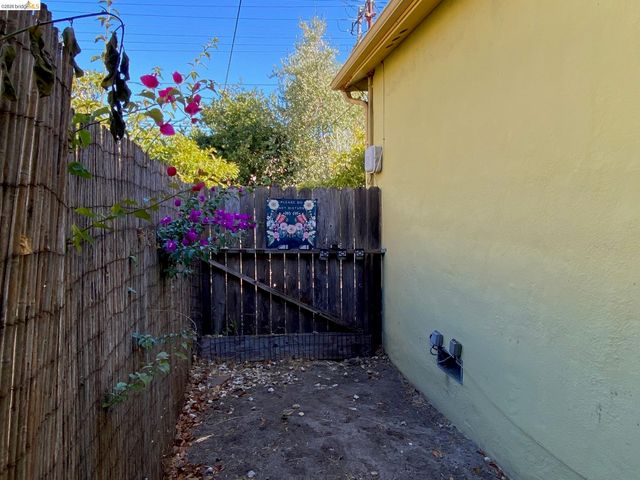 2814 Roosevelt Ave, Richmond, CA 94804