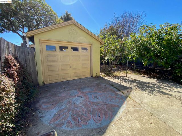 2814 Roosevelt Ave, Richmond, CA 94804