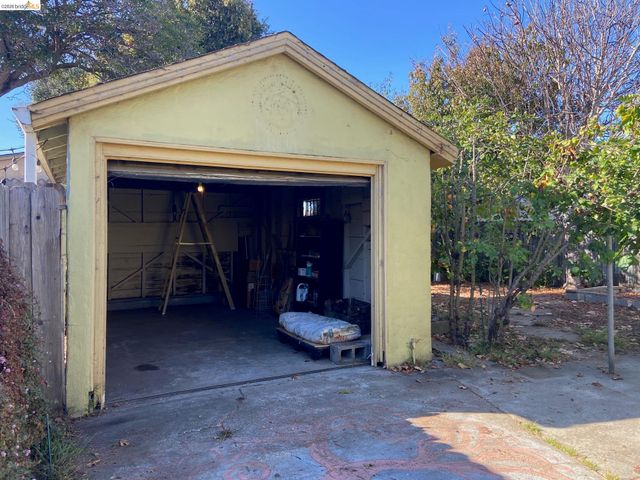 2814 Roosevelt Ave, Richmond, CA 94804
