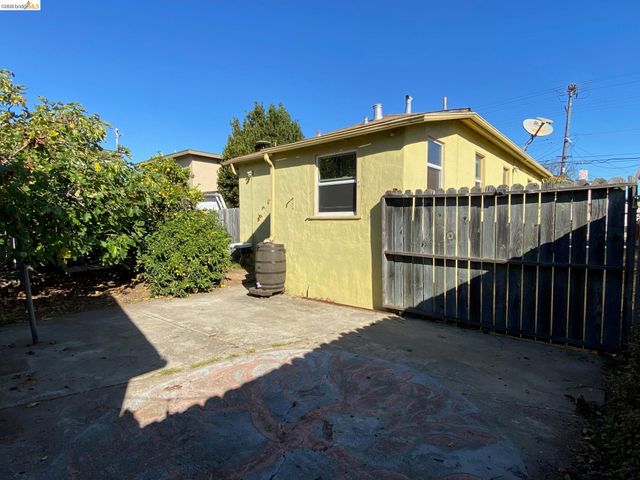 2814 Roosevelt Ave, Richmond, CA 94804