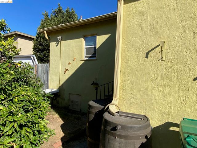 2814 Roosevelt Ave, Richmond, CA 94804