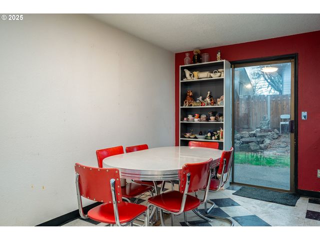 6170 Sw CHERRYHILL Dr, Beaverton, OR 97008