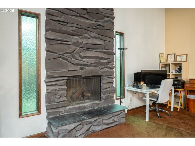 6170 Sw CHERRYHILL Dr, Beaverton, OR 97008