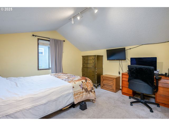 6170 Sw CHERRYHILL Dr, Beaverton, OR 97008