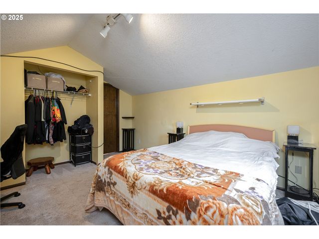 6170 Sw CHERRYHILL Dr, Beaverton, OR 97008