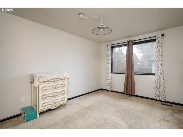 6170 Sw CHERRYHILL Dr, Beaverton, OR 97008