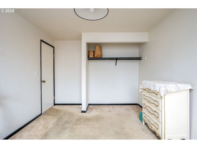 6170 Sw CHERRYHILL Dr, Beaverton, OR 97008