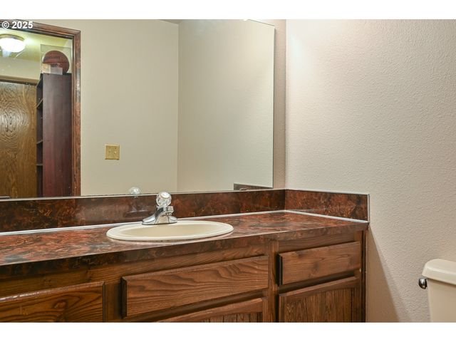 6170 Sw CHERRYHILL Dr, Beaverton, OR 97008