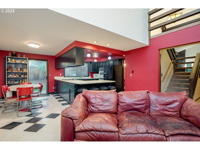 6170 Sw CHERRYHILL Dr, Beaverton, OR 97008