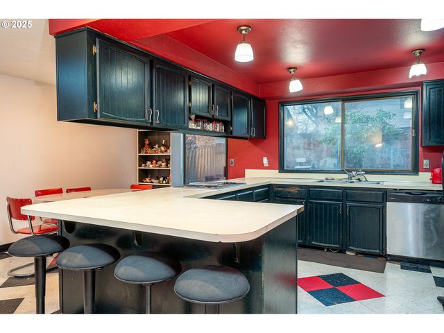 6170 Sw CHERRYHILL Dr, Beaverton, OR 97008