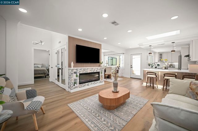 2045 Pine Knoll Drive 6, Walnut Creek, CA 94595
