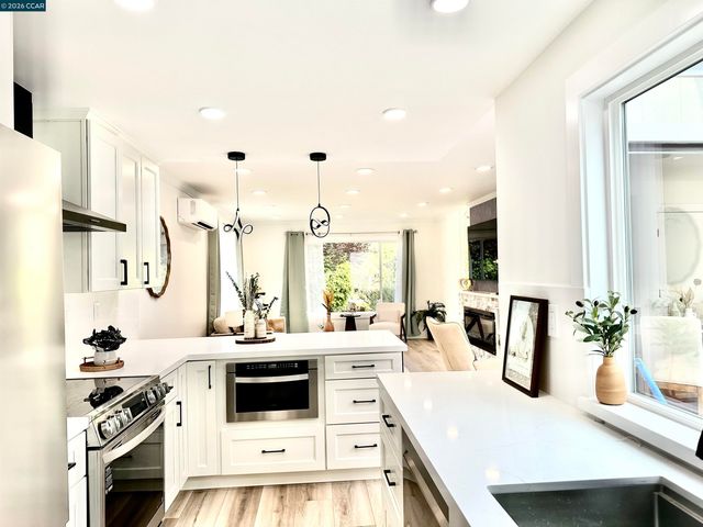 2045 Pine Knoll Drive 6, Walnut Creek, CA 94595