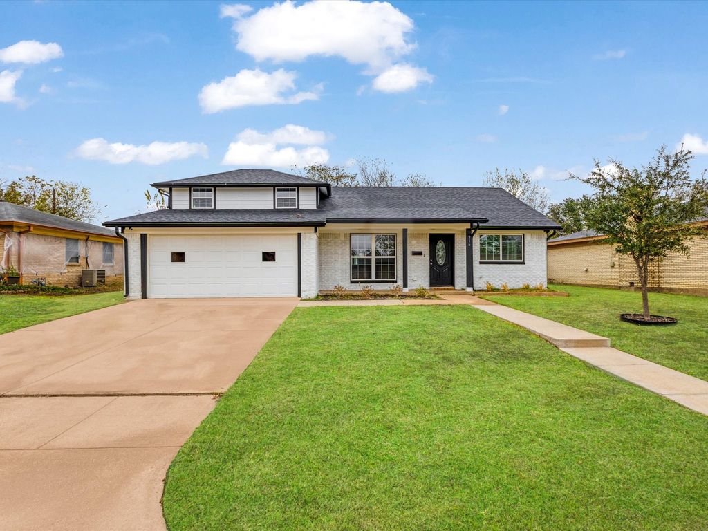 916 Kelley Drive, Everman, TX 76140