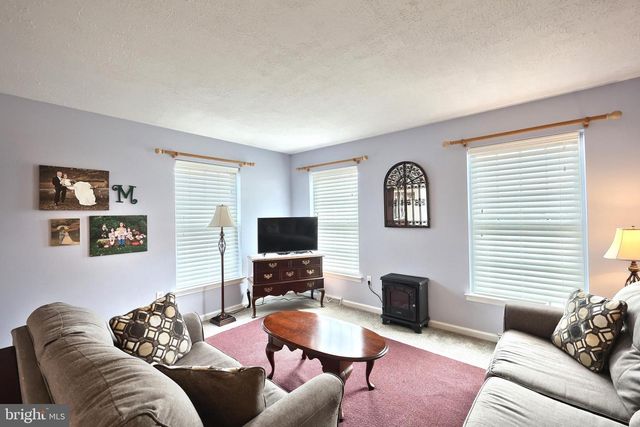 15 SEDGWICK DR, East Berlin, PA 17316