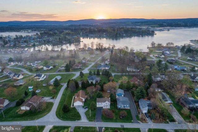 15 SEDGWICK DR, East Berlin, PA 17316