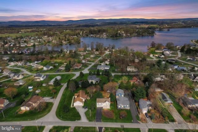 15 SEDGWICK DR, East Berlin, PA 17316