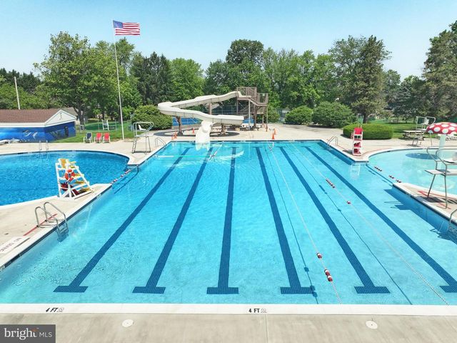 15 SEDGWICK DR, East Berlin, PA 17316