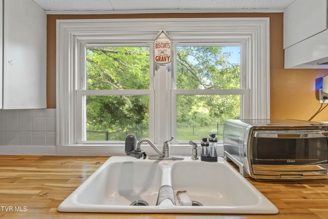 145 Stanley Valley Road, Rogersville, TN 37857