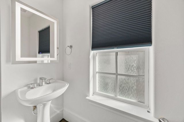 2234 Lou Ellen Lane D, Houston, TX 77018